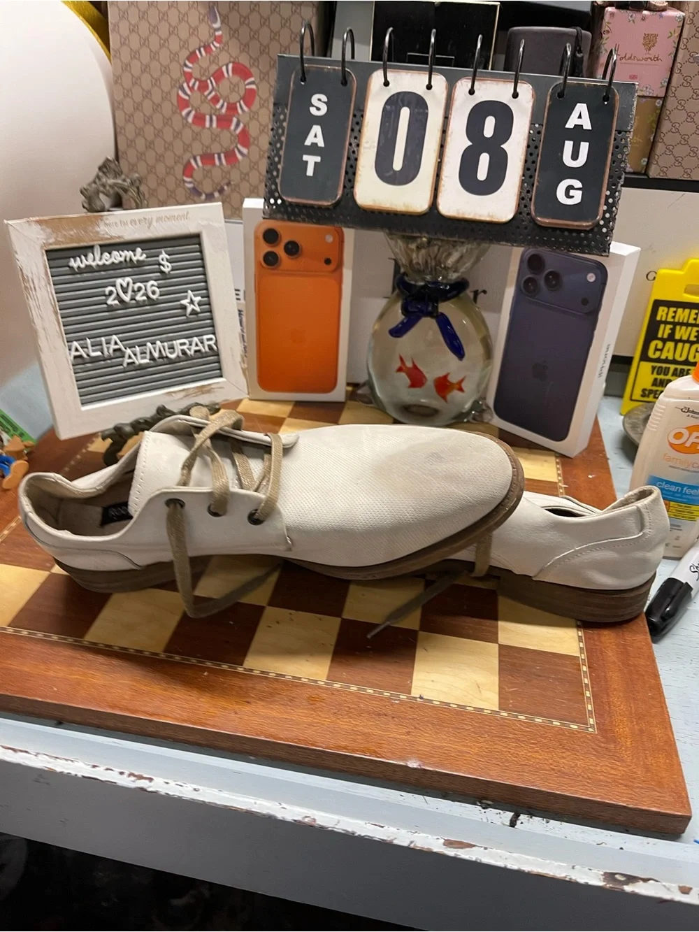 Robert Wayne cream leather casual shoes featuring side cut-outs and tan laces